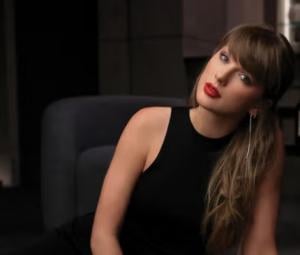 Taylor Swift celebrates UK chart double in symbolic burberry outfit