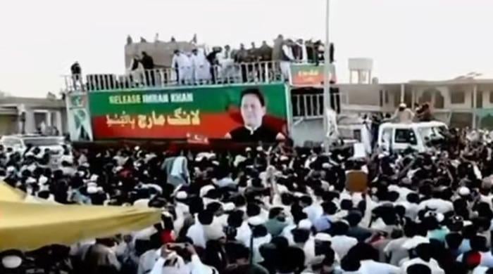 PTI begins Islamabad long march after talks breakdown