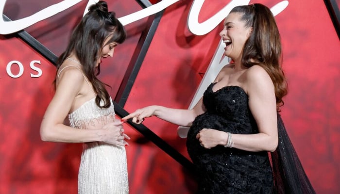 Anne Hathaway apologises after viral ‘Verity’ red carpet moment