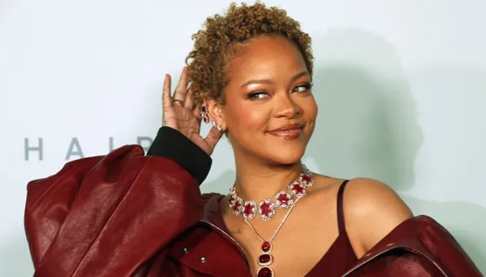 Rihanna gives fans new hope for R9 with jaw-dropping hint: Double album?