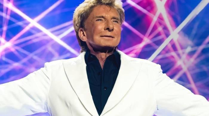 Barry Manilow shares health update as he returns to stage after hiatus