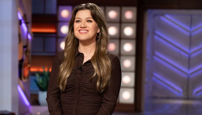 Kelly Clarkson recalls horrible shopping experience at NYC