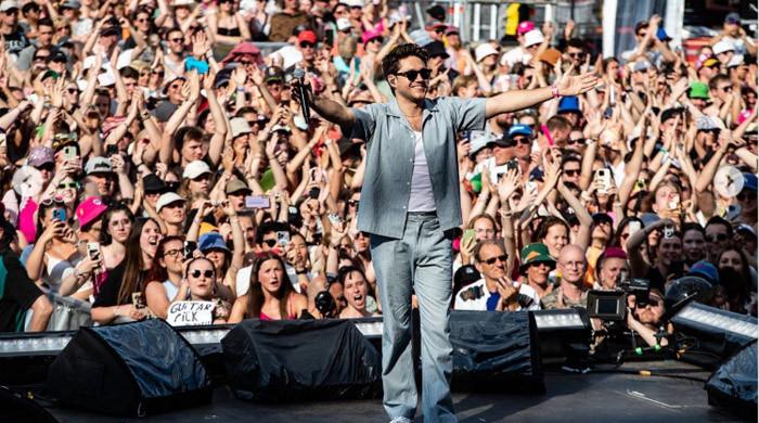 Niall Horan turns latest concert into giant singalong with ‘Teenage Dirtbag'