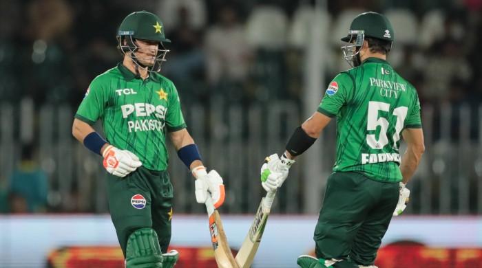 Sadaqat, Farhan star as Pakistan post 215-3 against Sri Lanka in second T20I