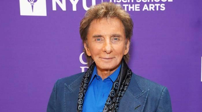 Barry Manilow suffers another health blow one day after stage return