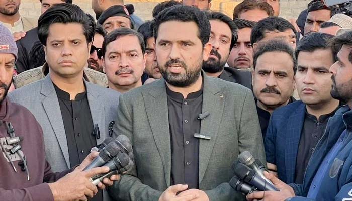 Khyber Pakhtunkhwa Chief Minister Sohail Afridi talking to media representatives outside Adiala jail, Rawalpindi, December 11, 2025. — NNI
