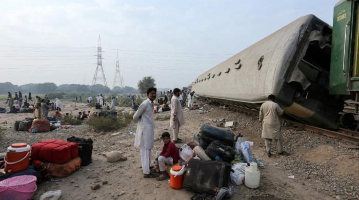 At least six killed, 30 injured as Rehman Baba Express derails in Multan