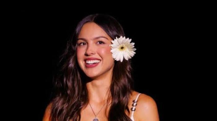 Olivia Rodrigo melts hearts with wholesome family moment mid-show