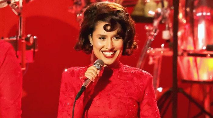 RAYE turns ticketing nightmare into seven wonders show with new strategy