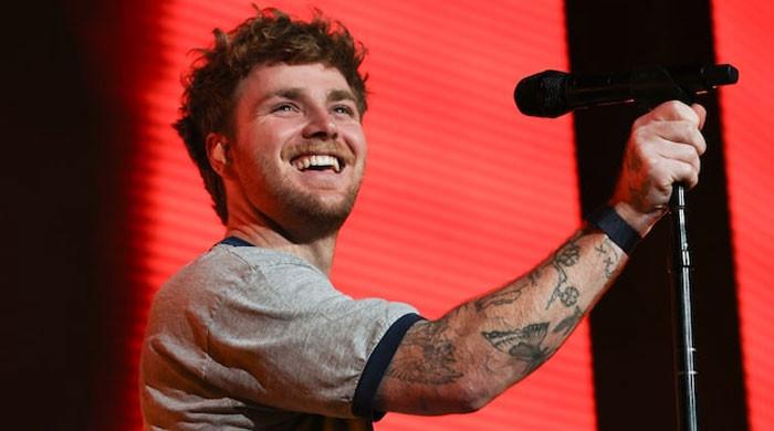 Alex Warren celebrates major streaming milestone for ‘Ordinary' 