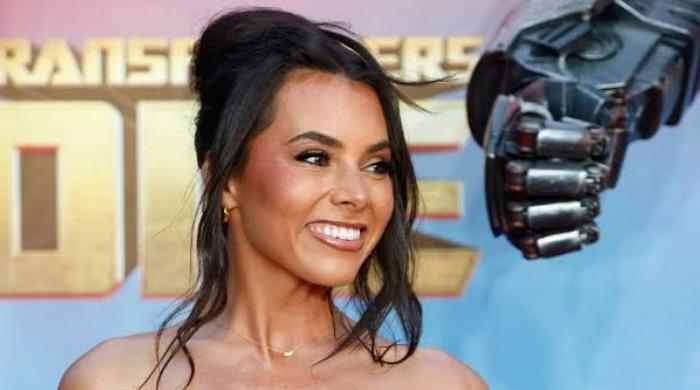 Paige Thorne poses in mirror selfie as she shows off postpartum tummy