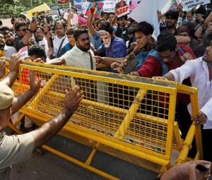 India closes down New Delhi park ahead of 'cockroach' movement rally