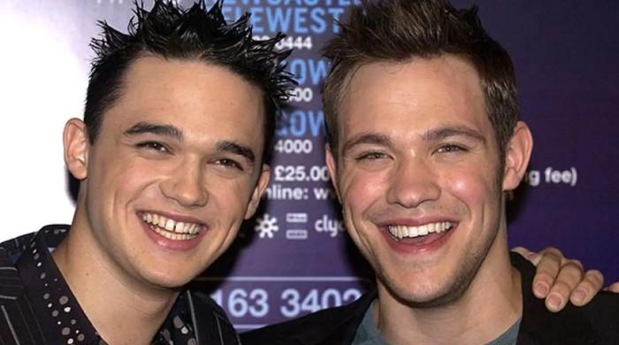 Adele punches Gareth Gates fan for voting against Will Young: Details inside