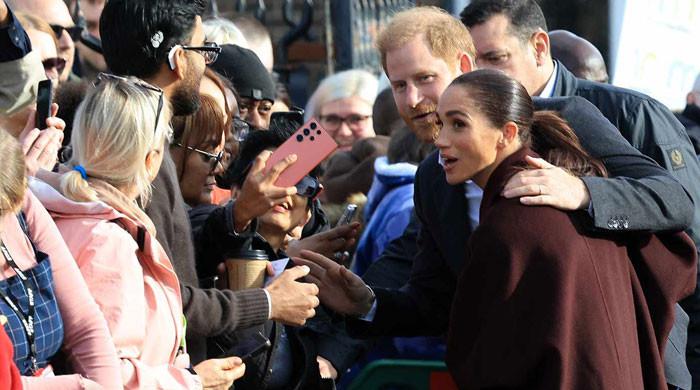 Nottingham crowd get strange instruction minutes before Harry, Meghan arrive
