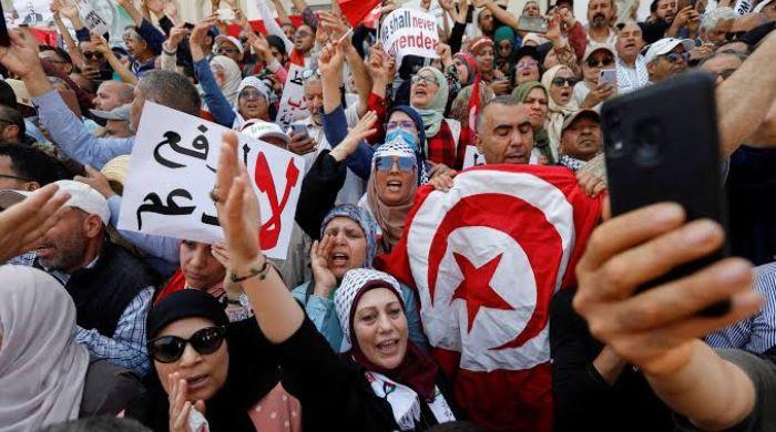 Arab Spring slogans return to Tunisia as thousands demand president's removal