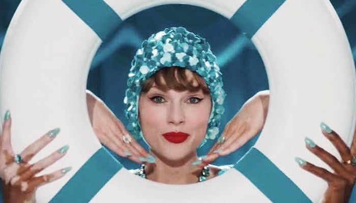 Taylor Swift surprises fans with ‘Fate of Ophelia’ debut live performance