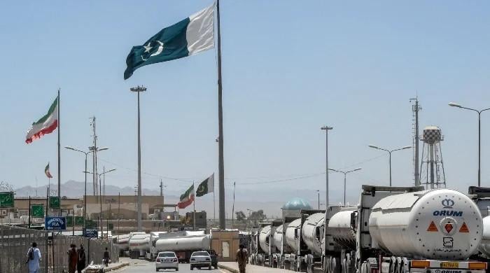 Pakistan-Iran border temporarily closed over security, smuggling concerns, clarifies official