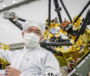 Japan to launch historic round-trip mission to Mars moon