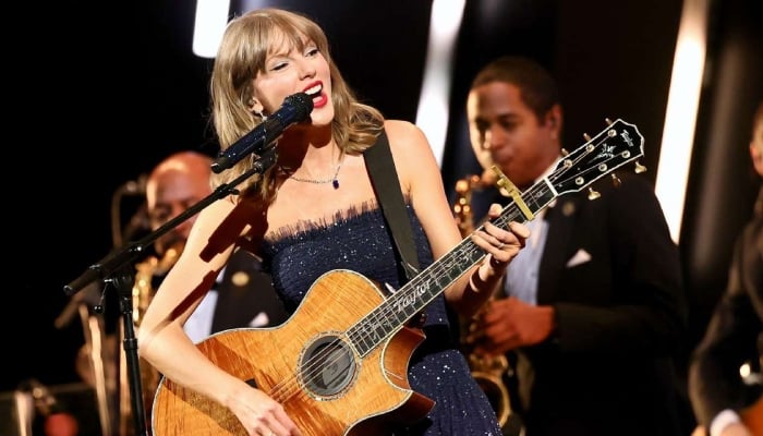 Taylor Swift fans peep TS13 clue during Academy Museum Gala