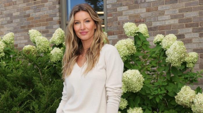 Gisele Bündchen returns to VS show in surprise appearance 