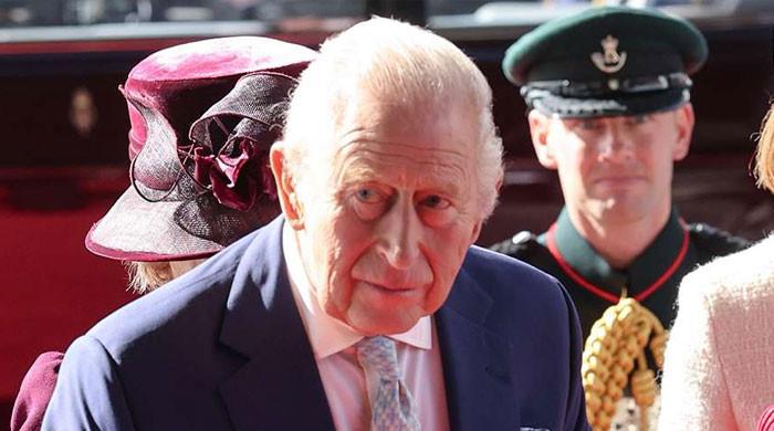 King Charles quietly delivers sealed letter to important figure