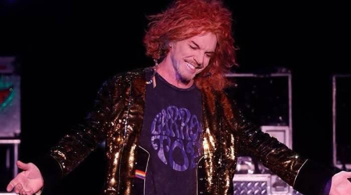 Carrot Top jokes about suicide attempt in 'emotional' 1st show back