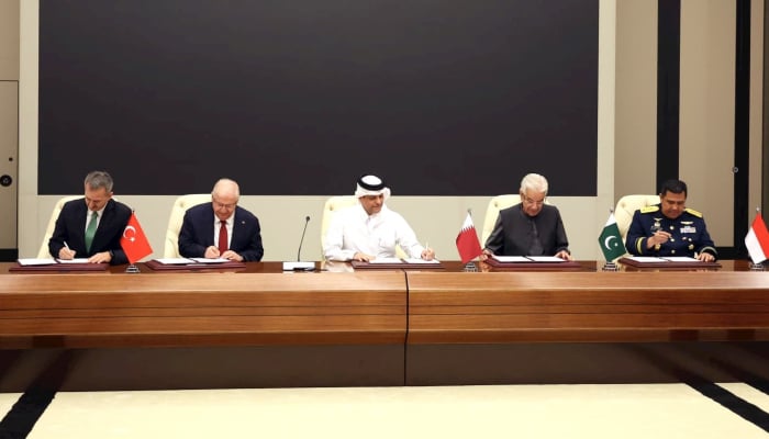 Turkish Defence Minister Yaşar Güler, Qatar’s Deputy Prime Minister and State Minister Responsible for Defence Affairs Sheikh Saud bin Abdulrahman bin Hasan Al Sani, Pakistani Defence Minister Khawaja Muhammad Asif, and Indonesian Deputy Defence Minister Yusuf Jauhari sign the Badr accord in Doha, Qatar, on October 21, 2026. — Turkish Defence Ministry