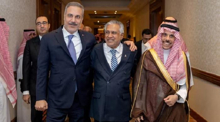 Makkah defence pact binds Pakistan, Turkiye, Saudi Arabia for first 10 years, say sources