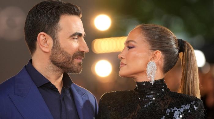 Jennifer Lopez's romance with Brett Goldstein raises red flags 