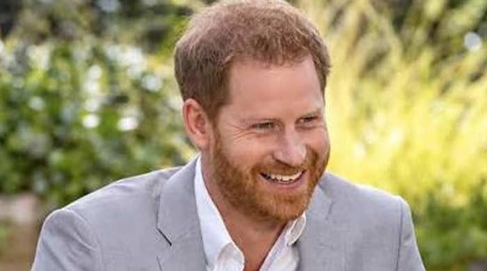 Prince Harry exposes himself to royals, Britons
