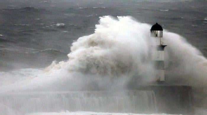 Storm Boelo batters UK with 80mph winds, causing travel chaos and cancellations