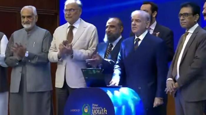 PM Shehbaz launches scheme to distribute 500,000 Chromebooks to students