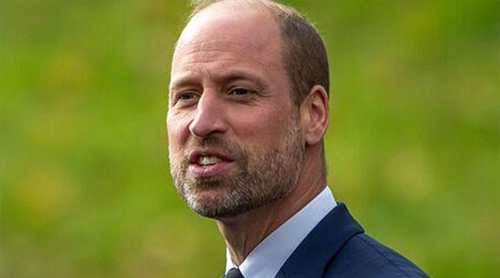 Prince William makes surprise stop to thank Welsh firefighters after Aberfan tribute