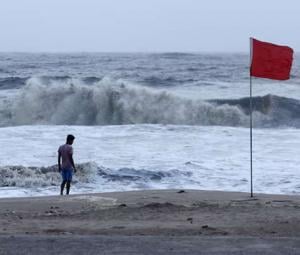 India to evacuate thousands as Cyclone Arnab nears eastern coast