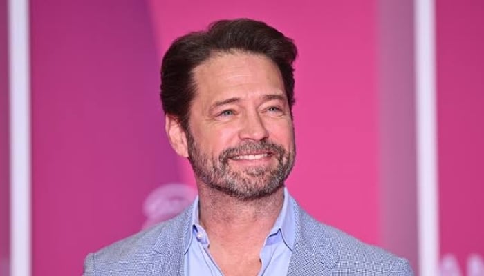 Jason Priestley says he had to cut off friends after Beverly Hills, 90210