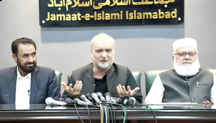 Jamaat-e-Islami (JI) Emir Hafiz Naeemur Rehman (centre) addresses a press conference following a meeting with Prime Minister Shehbaz Sharif in Islamabad on October 27, 2026. —YouTube/Geo News/screengrab