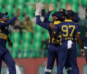 Tri-series: Sri Lanka beat Pakistan by eight wickets to reach final