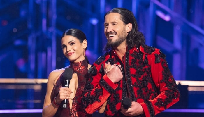 Val Chmerkovskiy tells Dancing with the Stars costar Jenna Dewan hes sorry