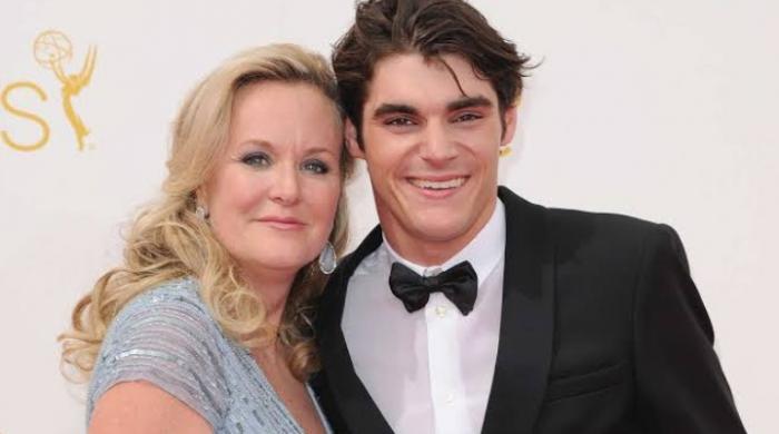How 'Breaking Bad' star RJ Mitte became his family's breadwinner at just 13