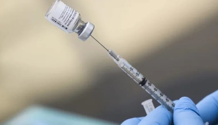Counterfeit flu vaccine stock seized in Lahore amid nationwide shortage - Geo News