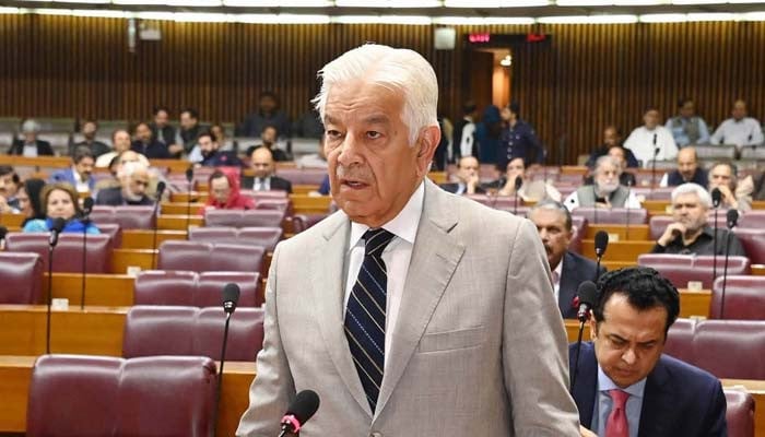 'No defence pact discussed in Tehran', Asif hits back at Fazl - Geo News