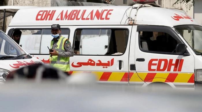Seven killed as ambulance catches fire after oxygen cylinder blast in Tharparkar